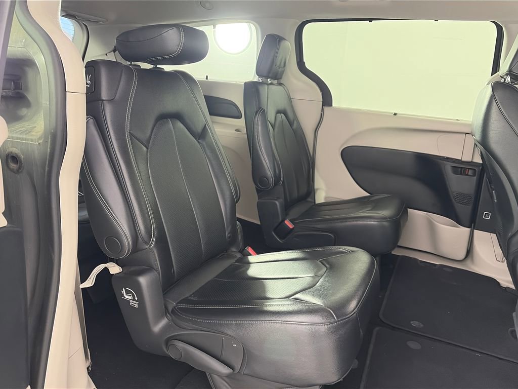 Used 2022 Chrysler Pacifica Touring-L FWD image 27
