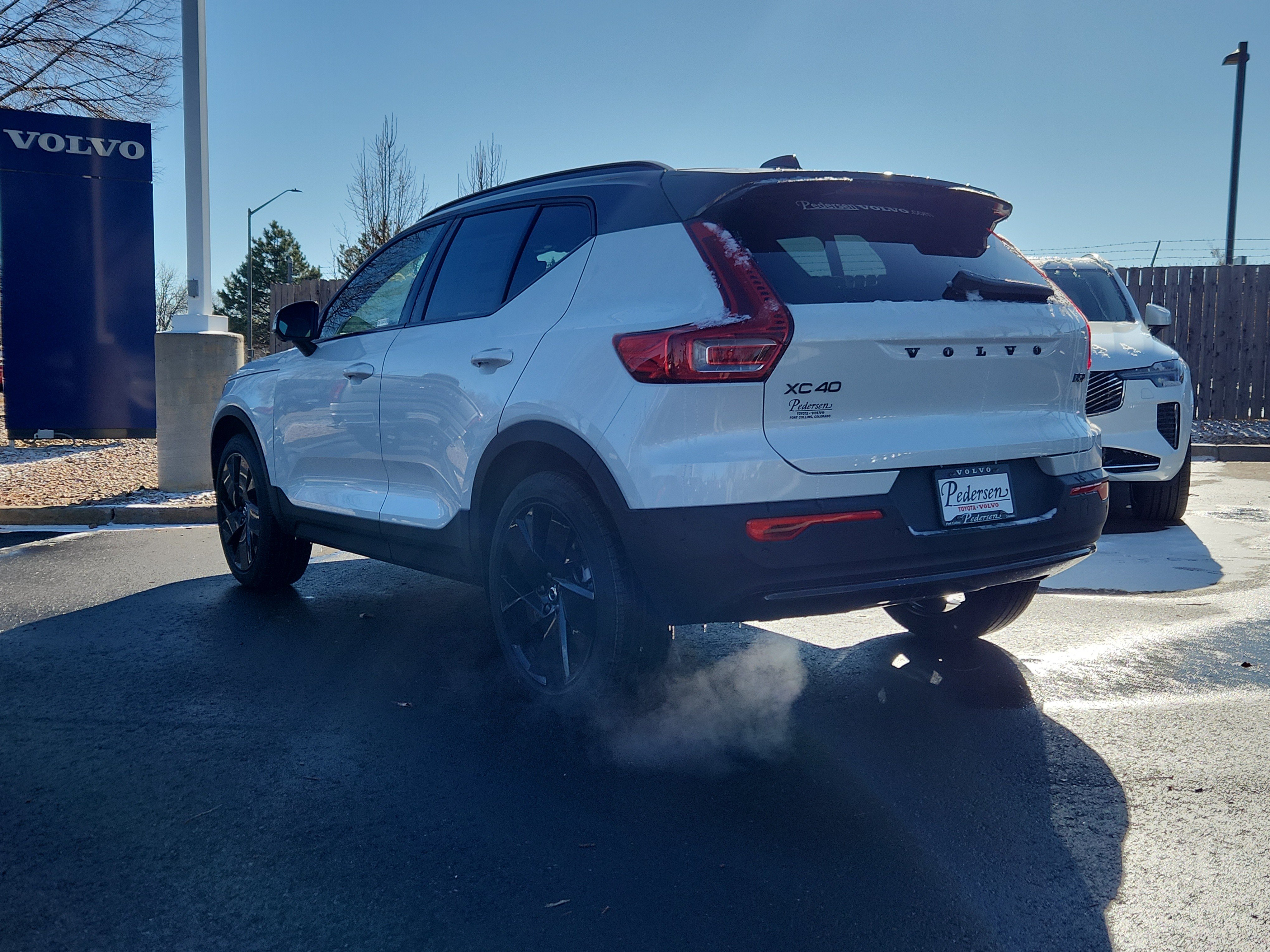 New 2026 Volvo XC40 B5 Ultra w/ Climate Package AWD/4WD image 3