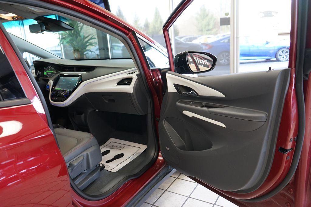 Used 2018 Chevrolet Bolt Premier w/ Driver Confidence II Package FWD image 43