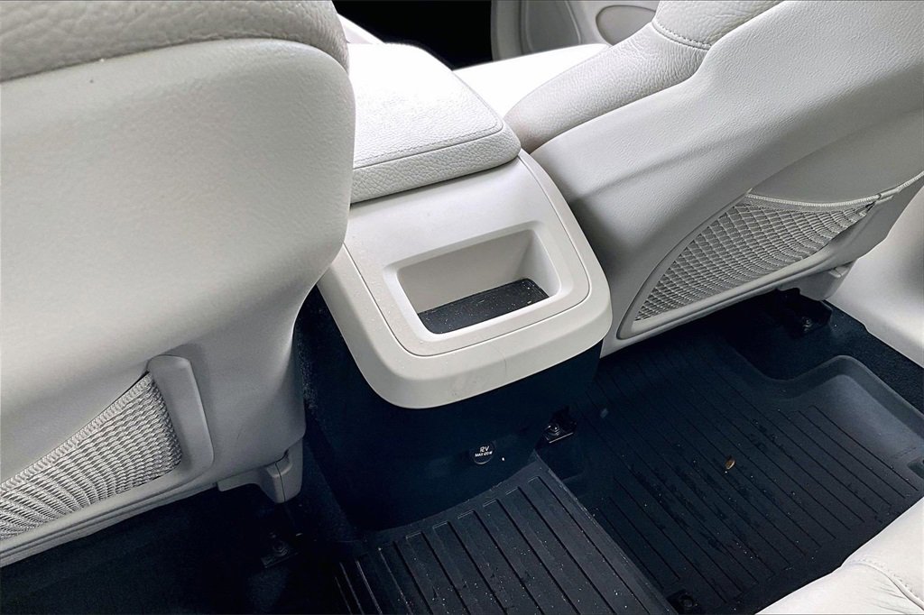 Used 2019 Volvo XC60 T5 Momentum w/ Premium Package image 25