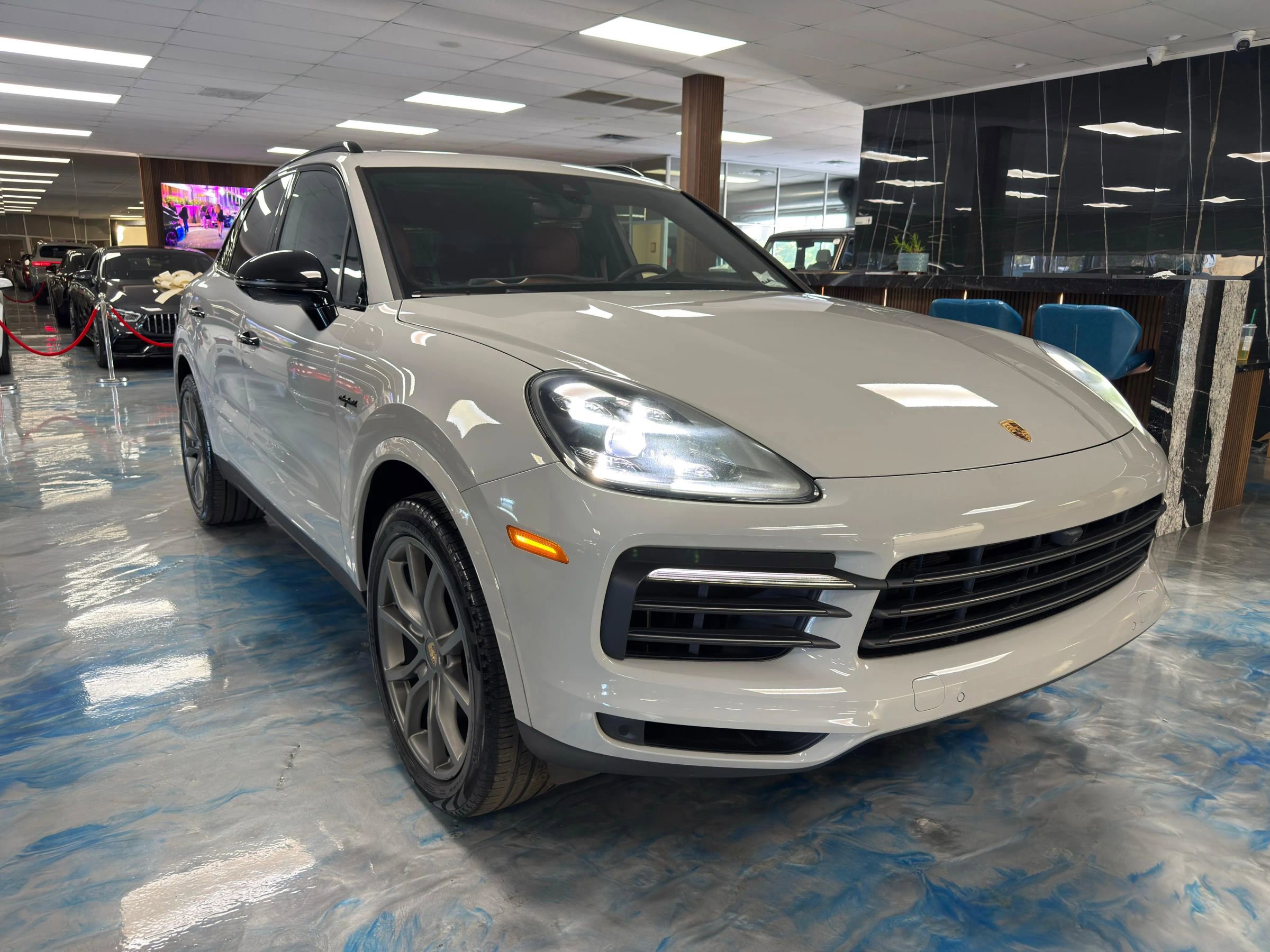 Used 2022 Porsche Cayenne Platinum Edition w/ Premium Package Plus image 1