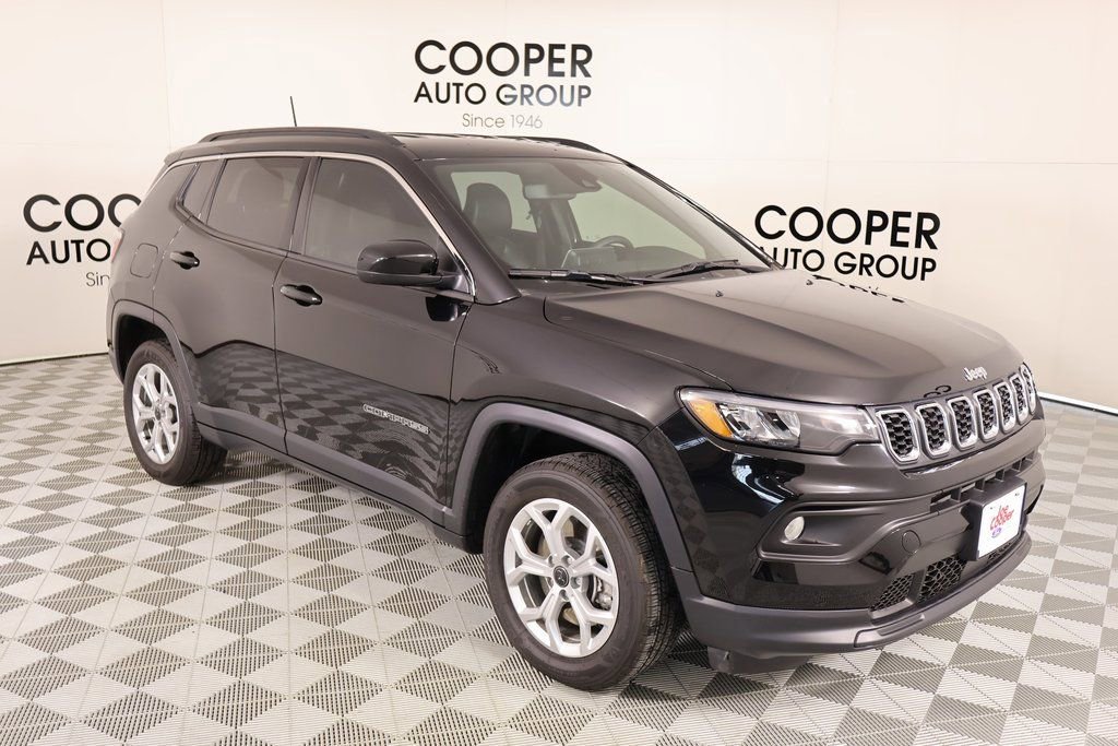 Used 2025 Jeep Compass Latitude image 1