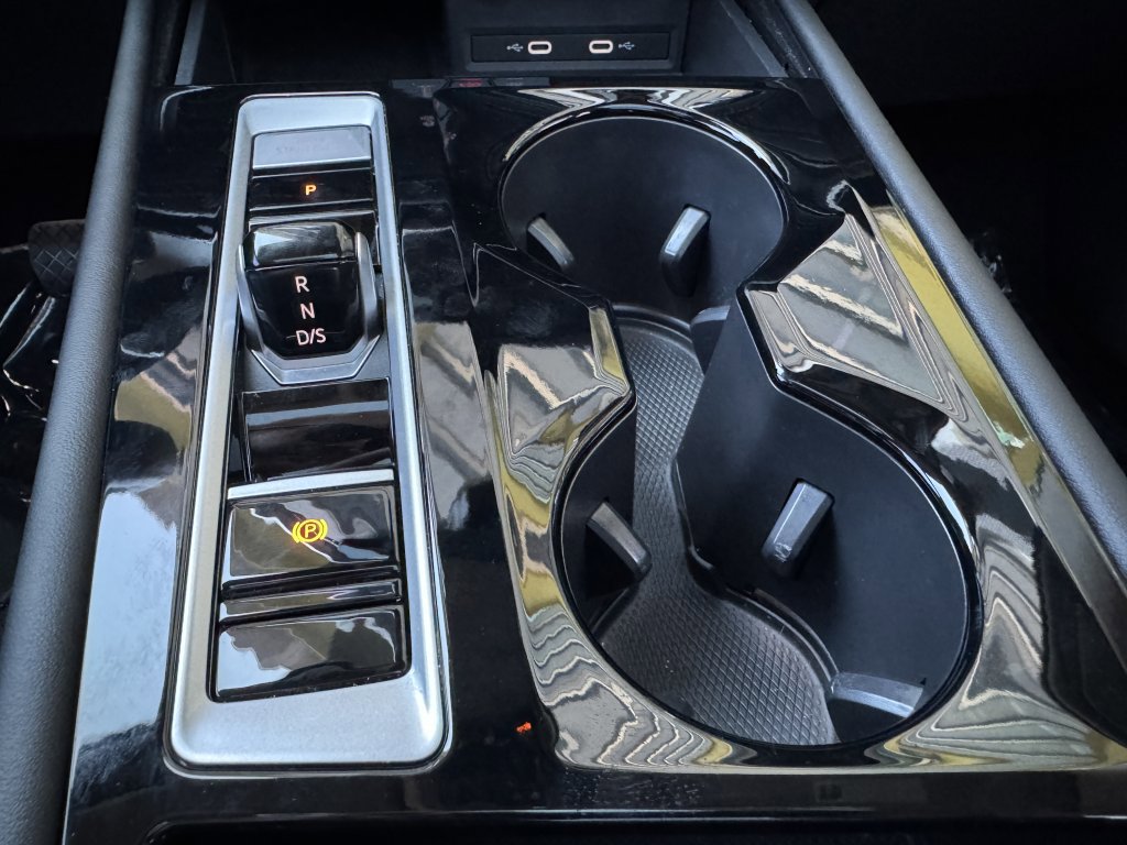 Used 2024 Volkswagen Atlas SE w/ Panoramic Sunroof Package image 25