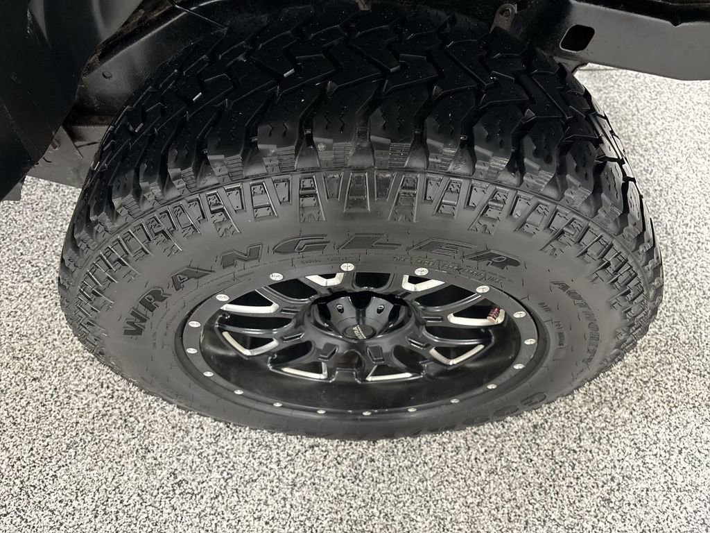 Used 2015 Jeep Wrangler Unlimited Sahara w/ Dual Top Group AWD/4WD image 25