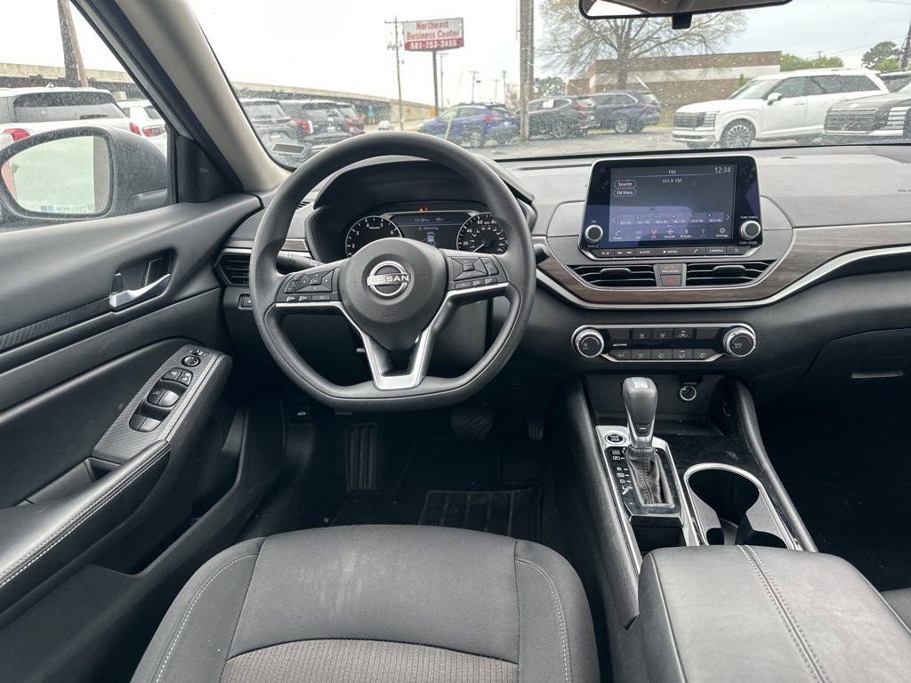 Used 2024 Nissan Altima 2.5 SV FWD image 19
