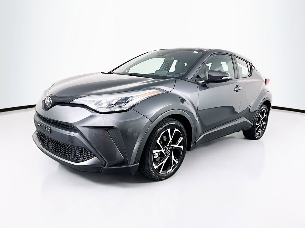 Used 2022 Toyota C-HR XLE image 3