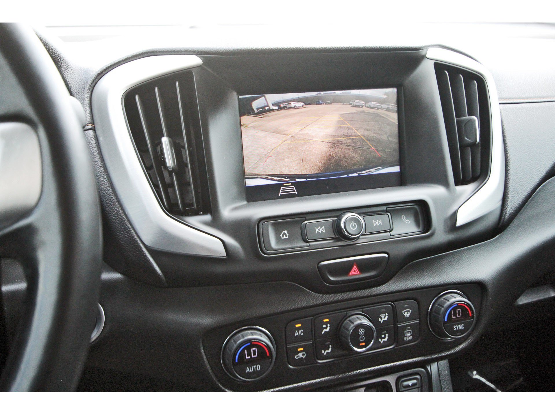 Used 2021 GMC Terrain SLE w/ Driver Convenience Package FWD image 22