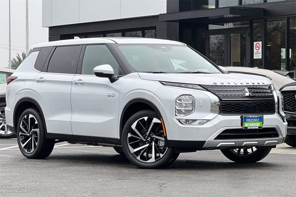 New 2025 Mitsubishi Outlander SE image 3