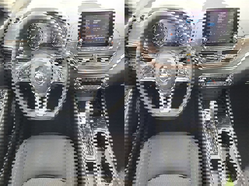 Used 2024 Nissan Altima 2.5 SV image 9