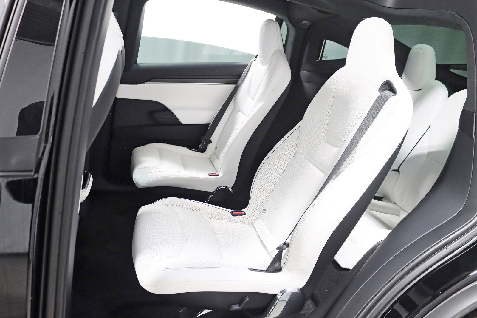 Used 2023 Tesla Model X Plaid image 32