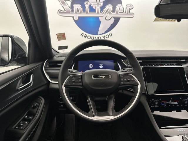 Used 2023 Jeep Grand Cherokee Altitude image 13