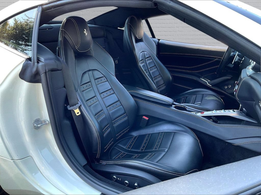 Used 2016 Ferrari California T RWD image 21