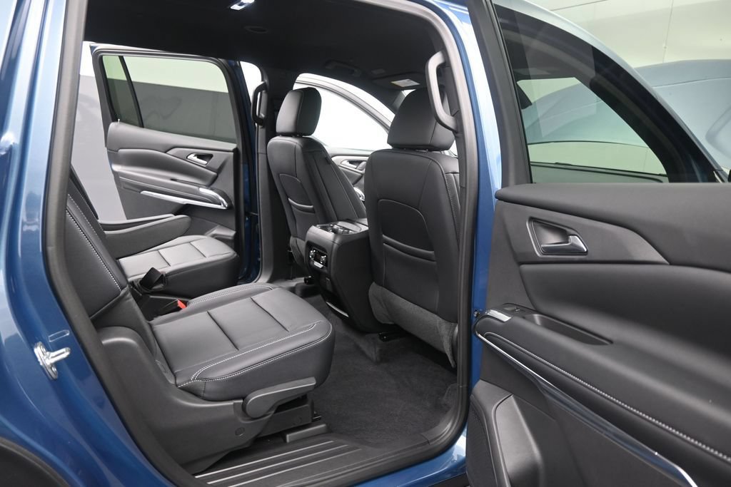 Used 2025 Chevrolet Traverse LT w/ Driver Confidence Package FWD image 19
