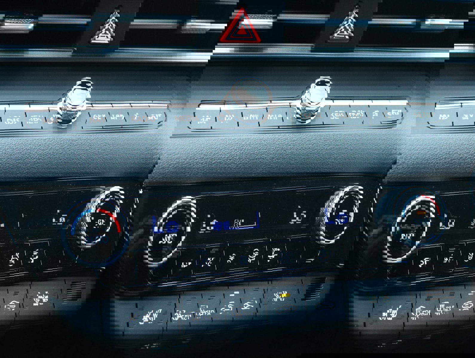 New 2025 Hyundai Elantra Limited image 26