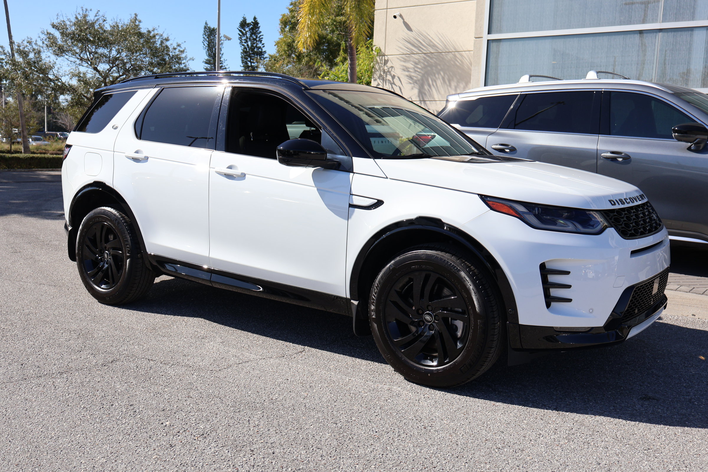 Used 2024 Land Rover Discovery Sport Dynamic SE image 11