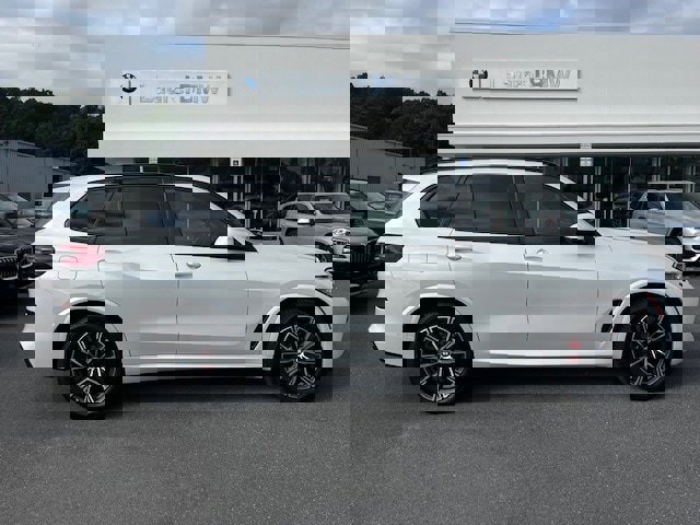 Used 2021 BMW X5 xDrive40i w/ M Sport Package image 9