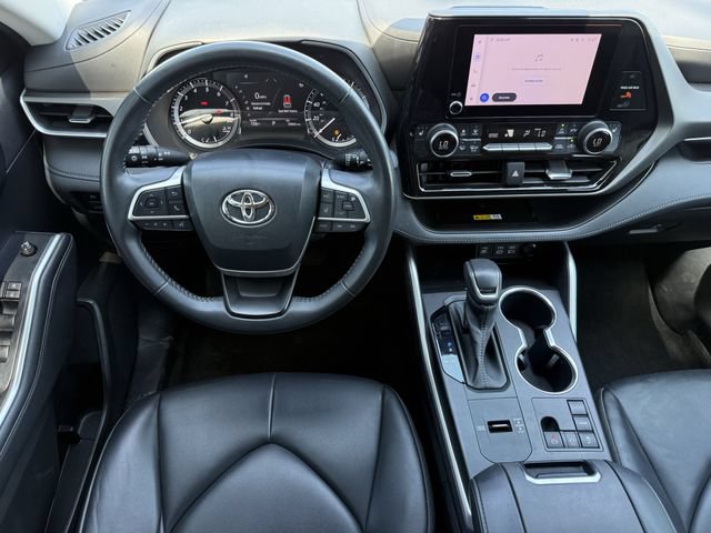 Used 2023 Toyota Highlander XLE FWD image 13