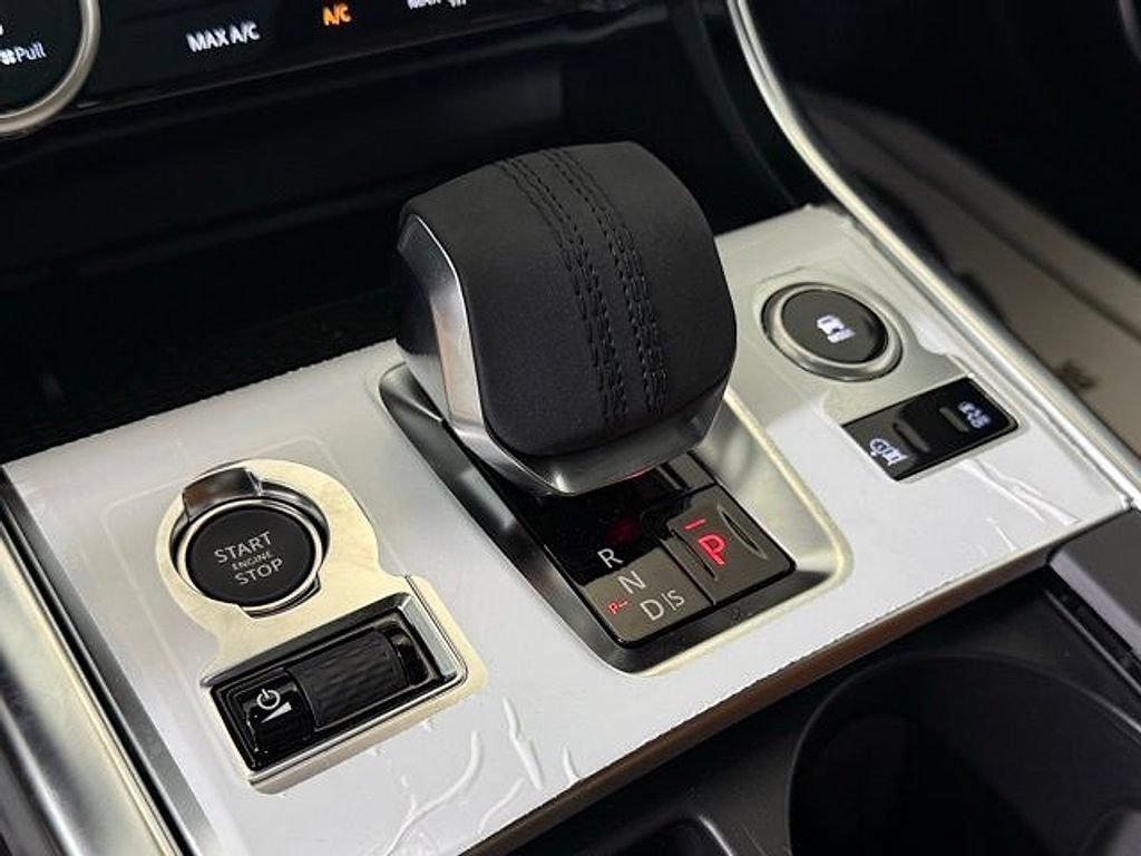 New 2024 Jaguar XF R-Dynamic SE AWD/4WD image 34