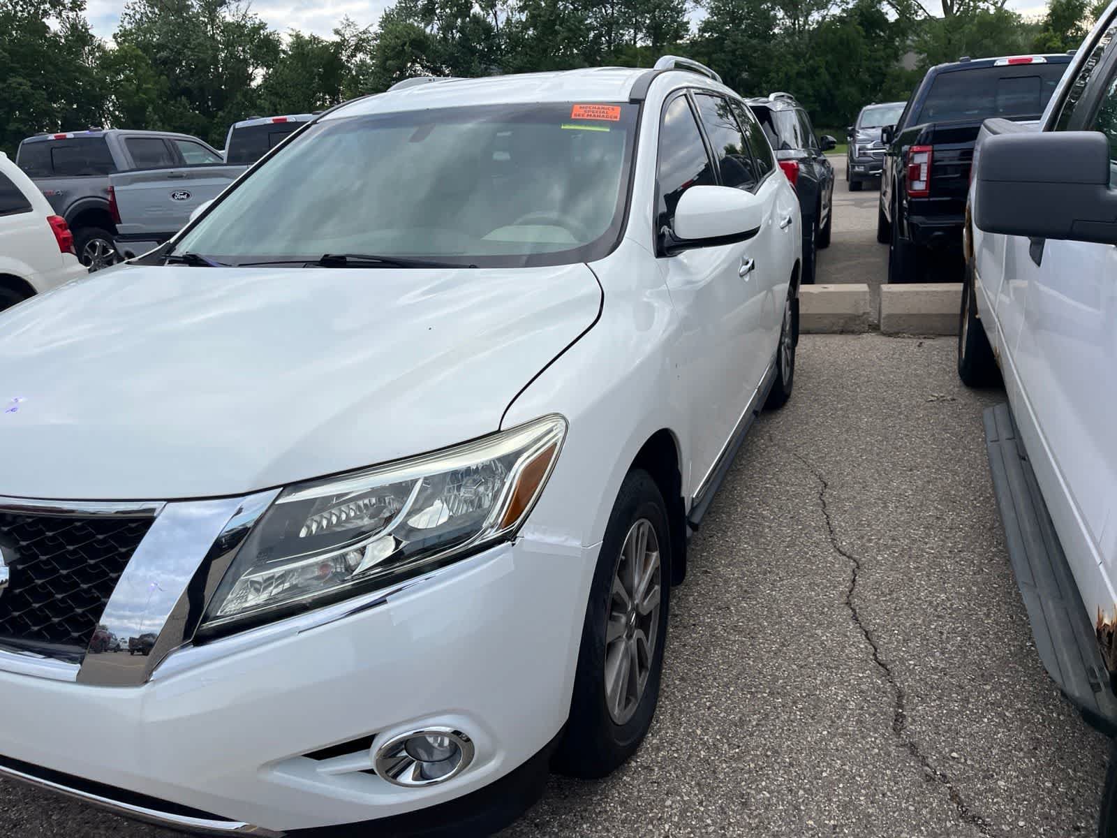 Used 2014 Nissan Pathfinder SL w/ SL Tech Package AWD/4WD image 4