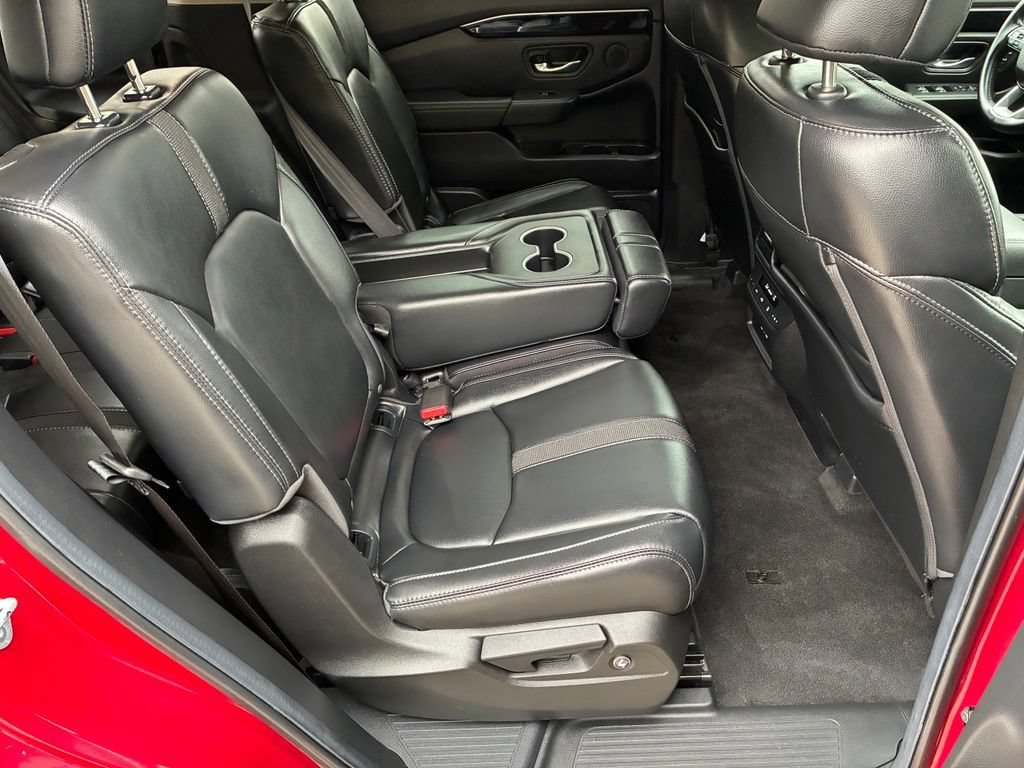 Used 2025 Honda Pilot EX-L image 16