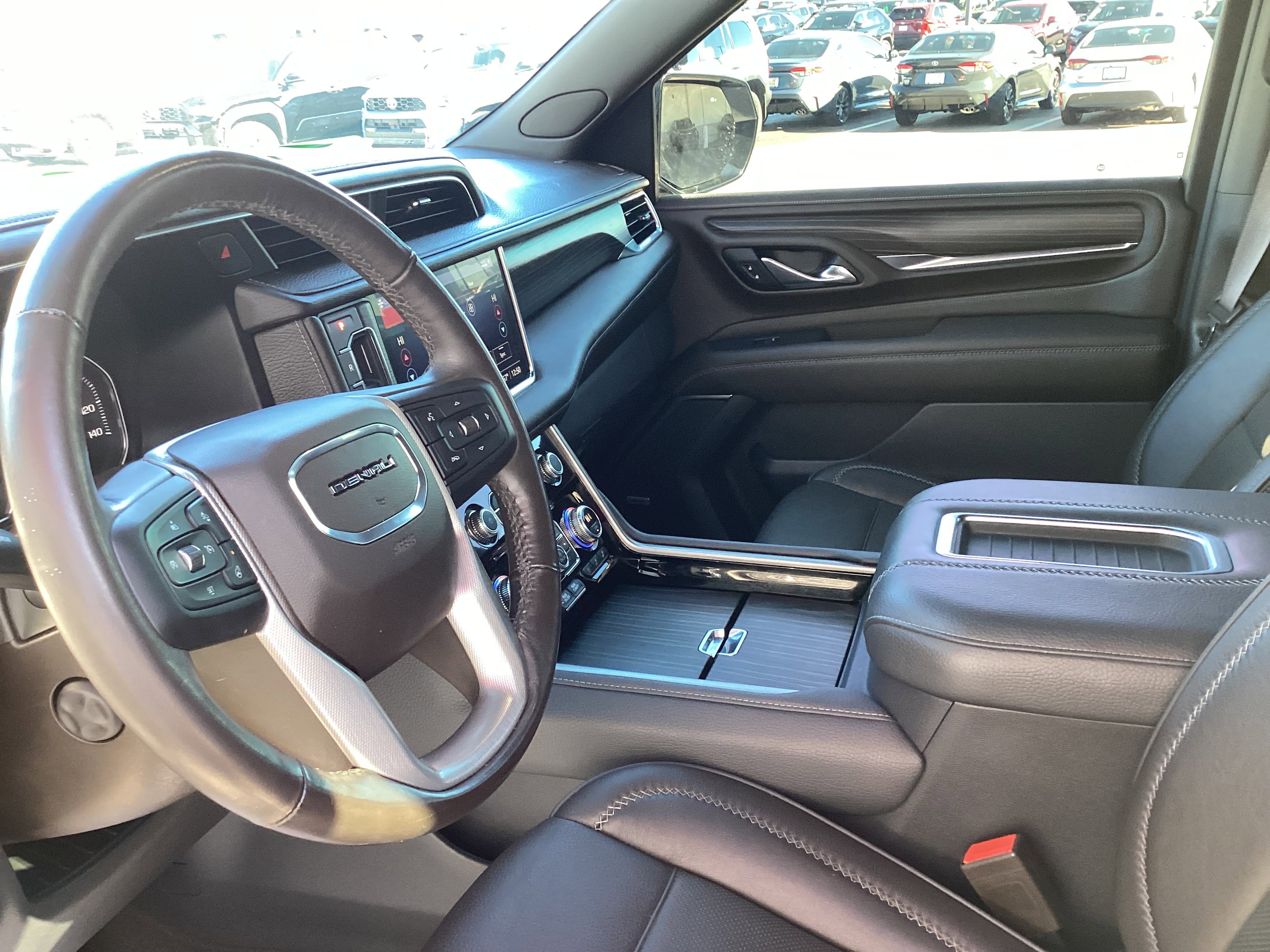 Used 2021 GMC Yukon XL Denali w/ Denali Premium Package image 30