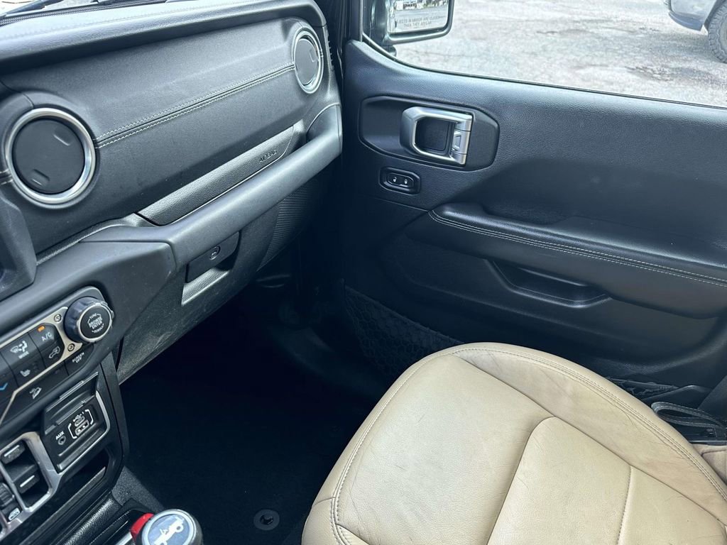 Used 2018 Jeep Wrangler Unlimited Sahara image 34