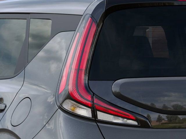 Used 2025 Kia Soul LX FWD image 11