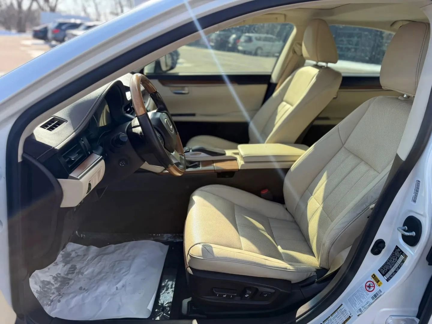 Used 2017 Lexus ES 300h FWD image 10
