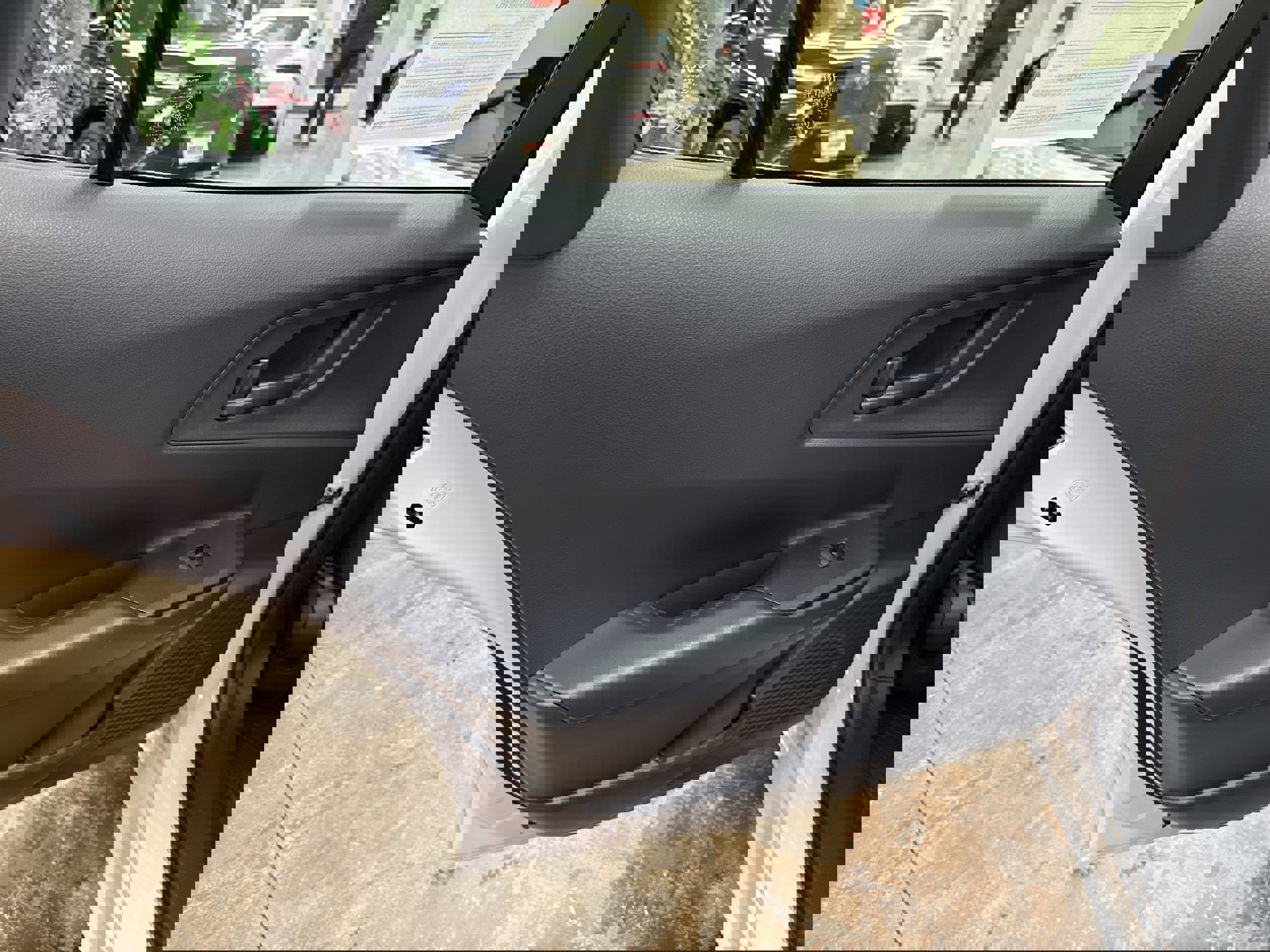 Used 2025 Toyota Prius SE image 22