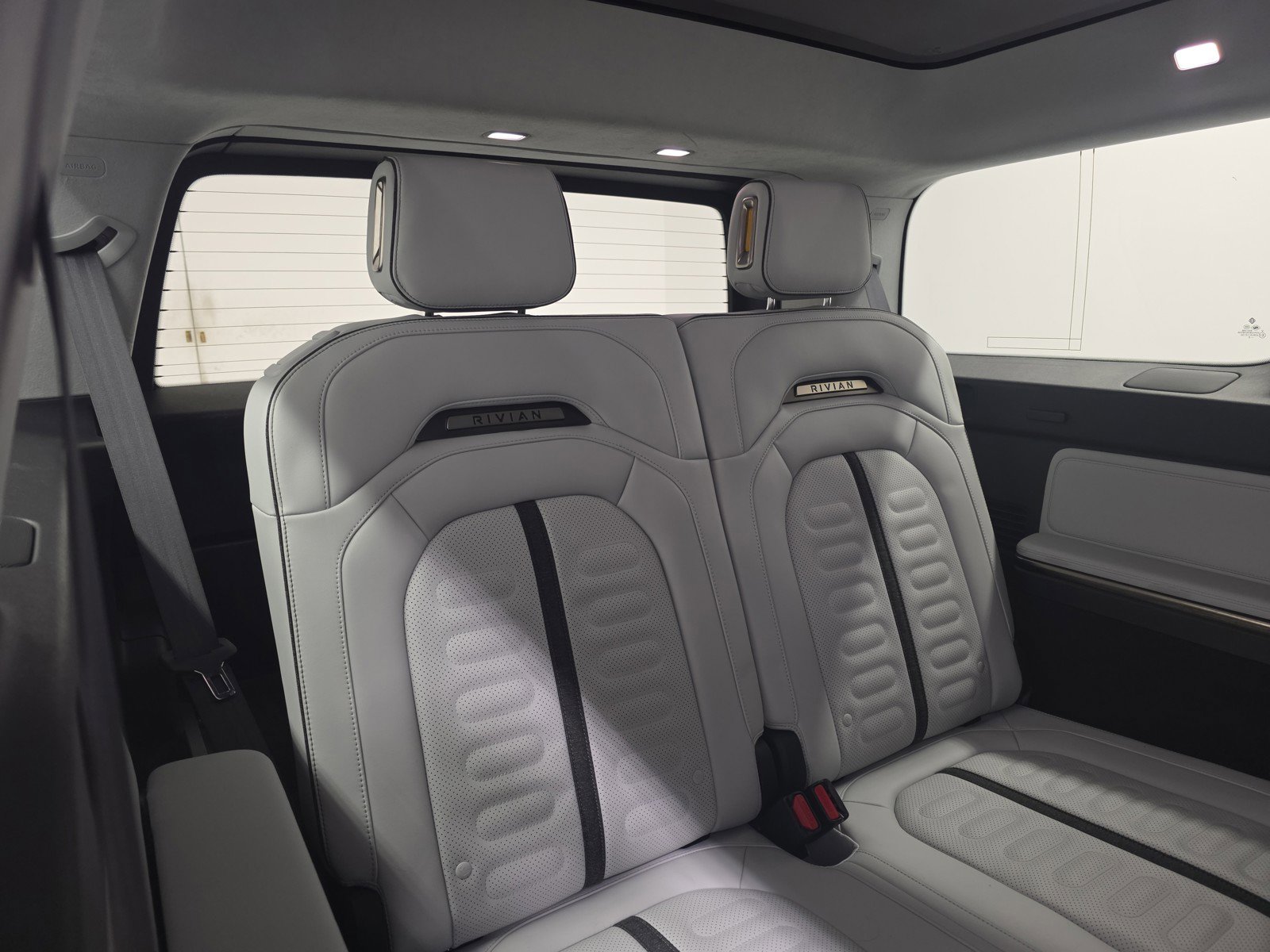 Used 2023 Rivian R1S Adventure AWD/4WD image 25