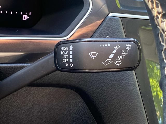 Used 2023 Volkswagen Tiguan SE w/ Panoramic Sunroof Package FWD image 24
