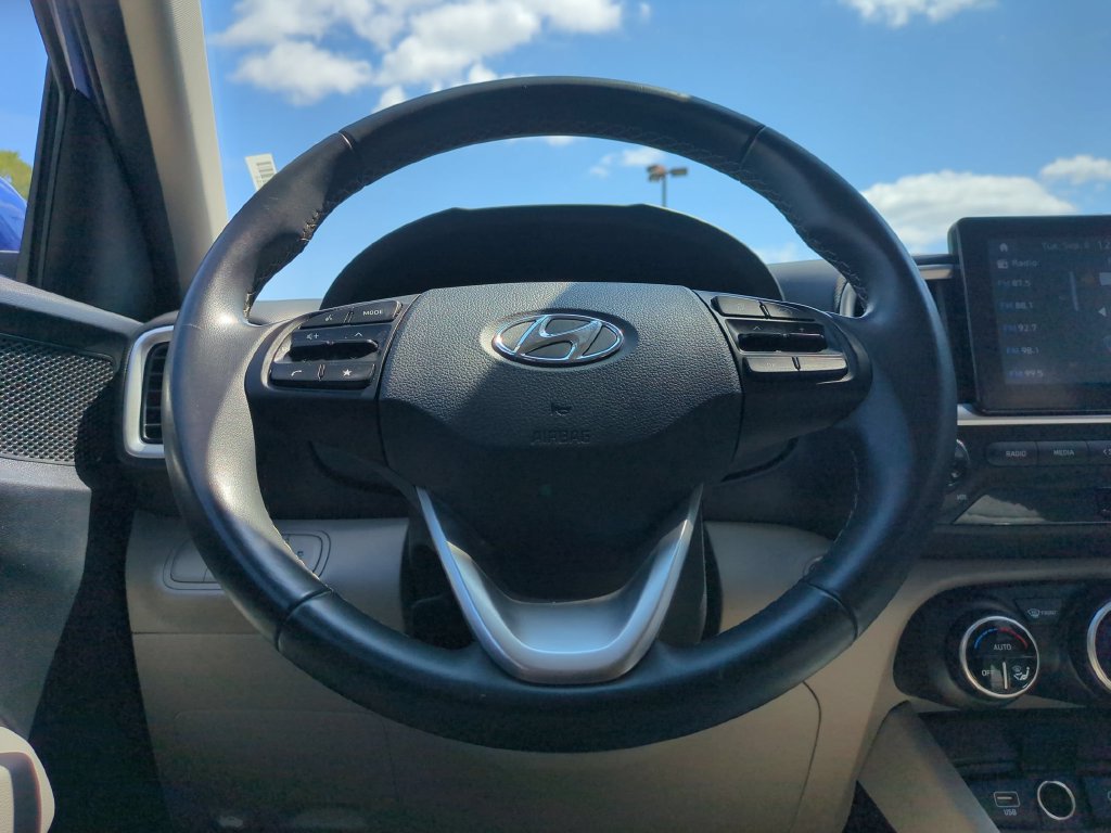 Used 2025 Hyundai Venue SEL FWD image 22
