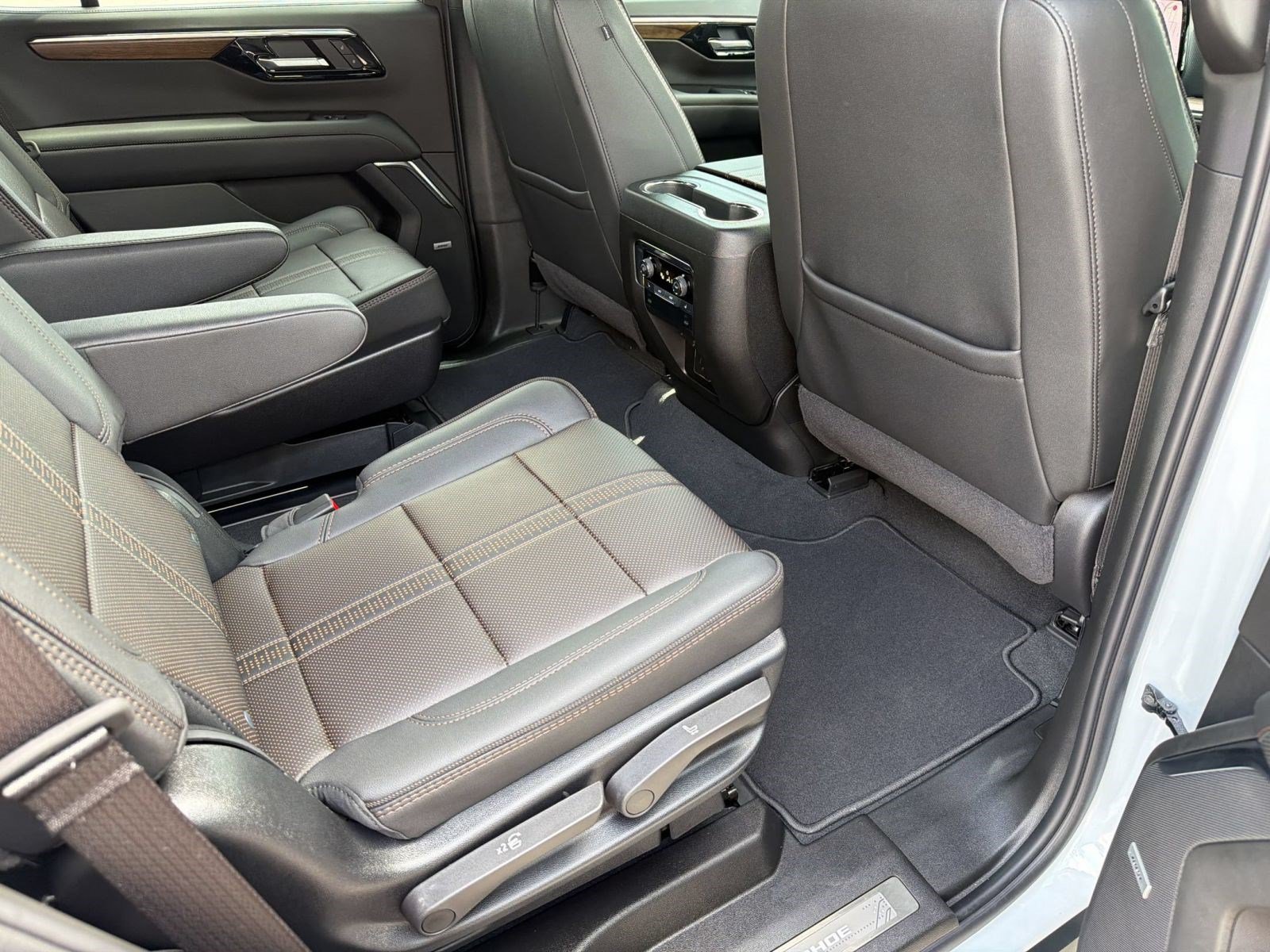Used 2026 Chevrolet Tahoe High Country w/ LPO, Illumination Package RWD image 29