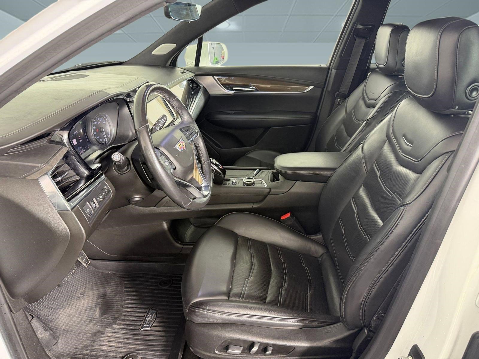 Used 2020 Cadillac XT6 Premium Luxury w/ Platinum Package FWD image 5