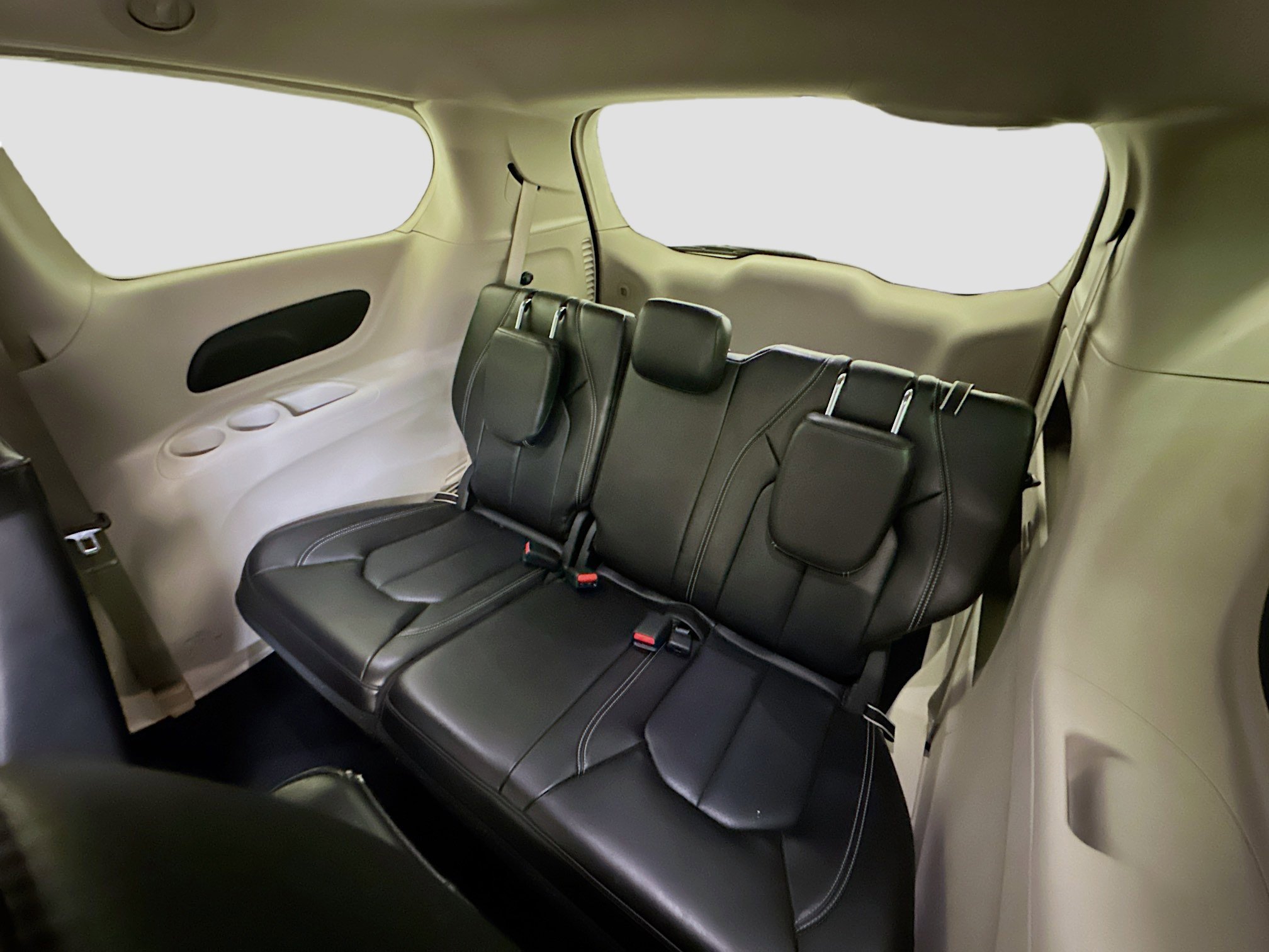 Used 2024 Chrysler Pacifica Touring-L image 29