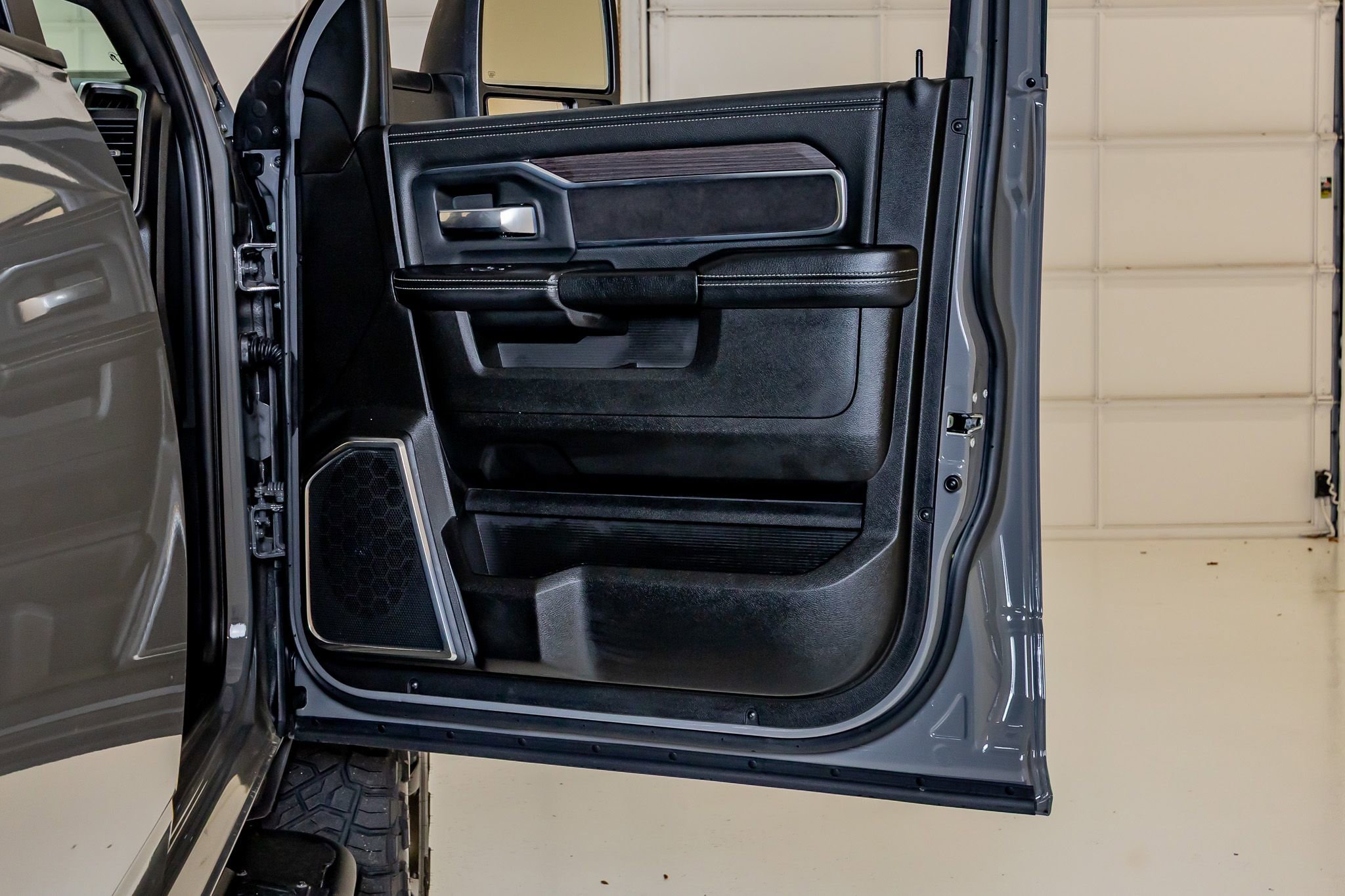 Used 2026 RAM 2500 Laramie w/ Night Edition AWD/4WD image 35