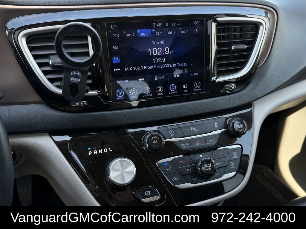 Used 2017 Chrysler Pacifica Touring-L FWD image 19