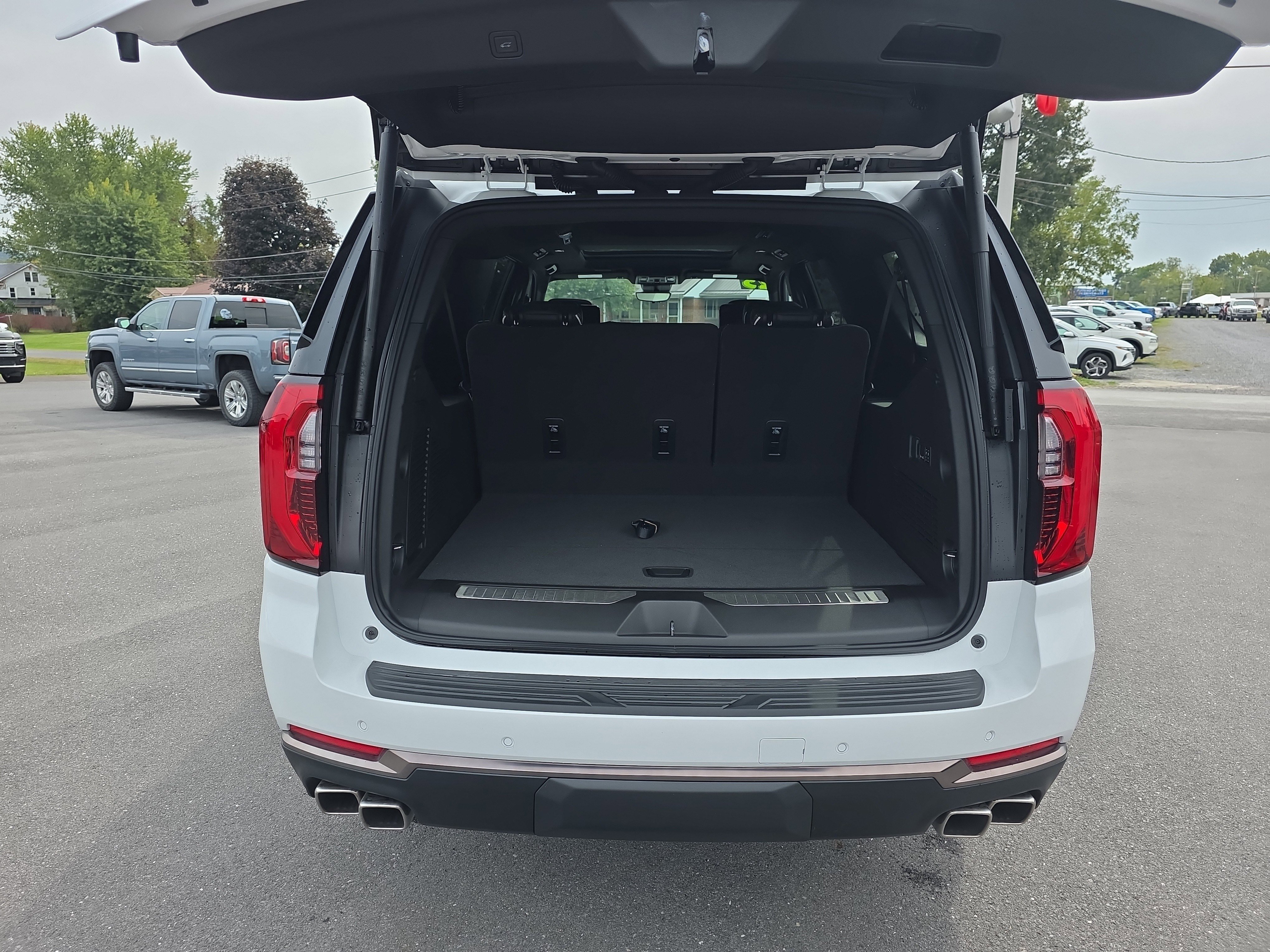 New 2025 GMC Yukon XL AT4 Ultimate image 5