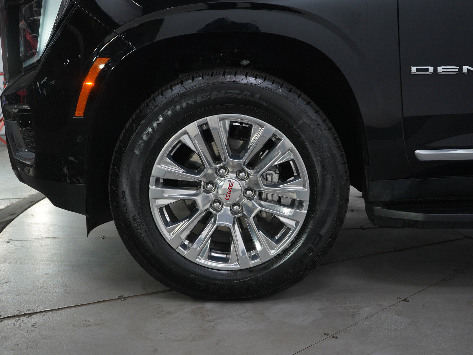 Used 2025 GMC Yukon XL Denali AWD/4WD image 31