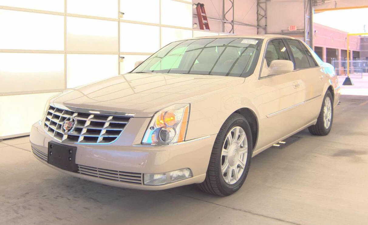 Used 2011 Cadillac DTS FWD image 24