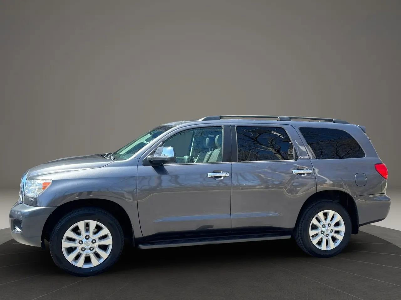 Used 2014 Toyota Sequoia Platinum AWD/4WD image 7