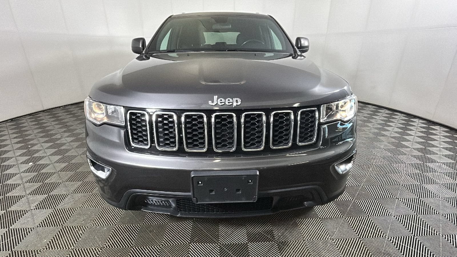 Used 2019 Jeep Grand Cherokee Laredo AWD/4WD image 8