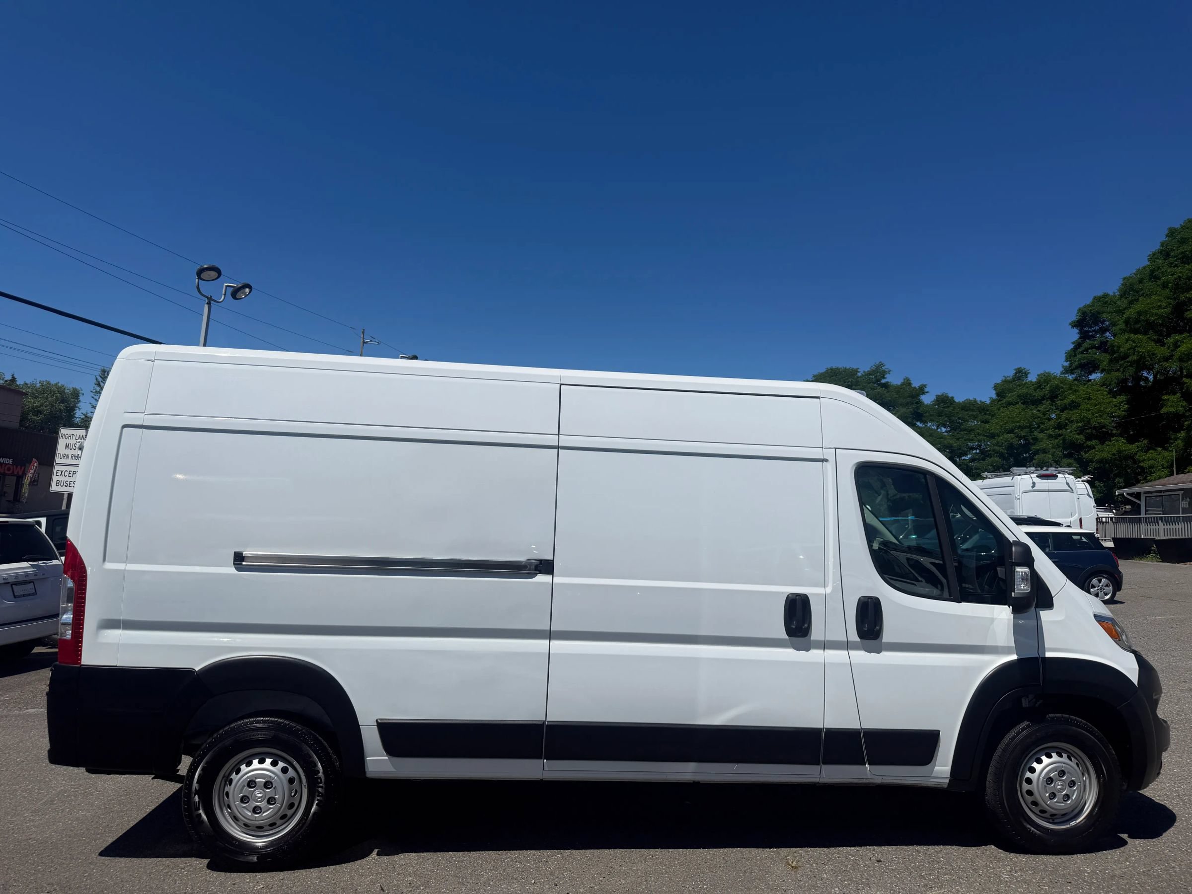 Used 2026 RAM ProMaster 2500 w/ Convenience Group FWD image 9