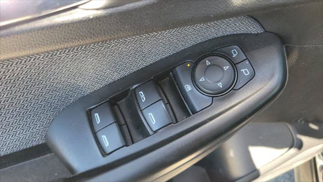 Used 2021 Chevrolet TrailBlazer LS w/ LPO, Blackout Package FWD image 18