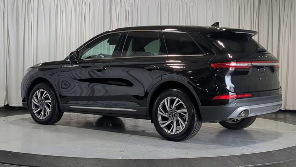 Used 2023 Lincoln Corsair AWD w/ Equipment Group 101A image 6