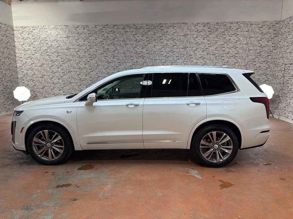 Used 2022 Cadillac XT6 Premium Luxury FWD image 4