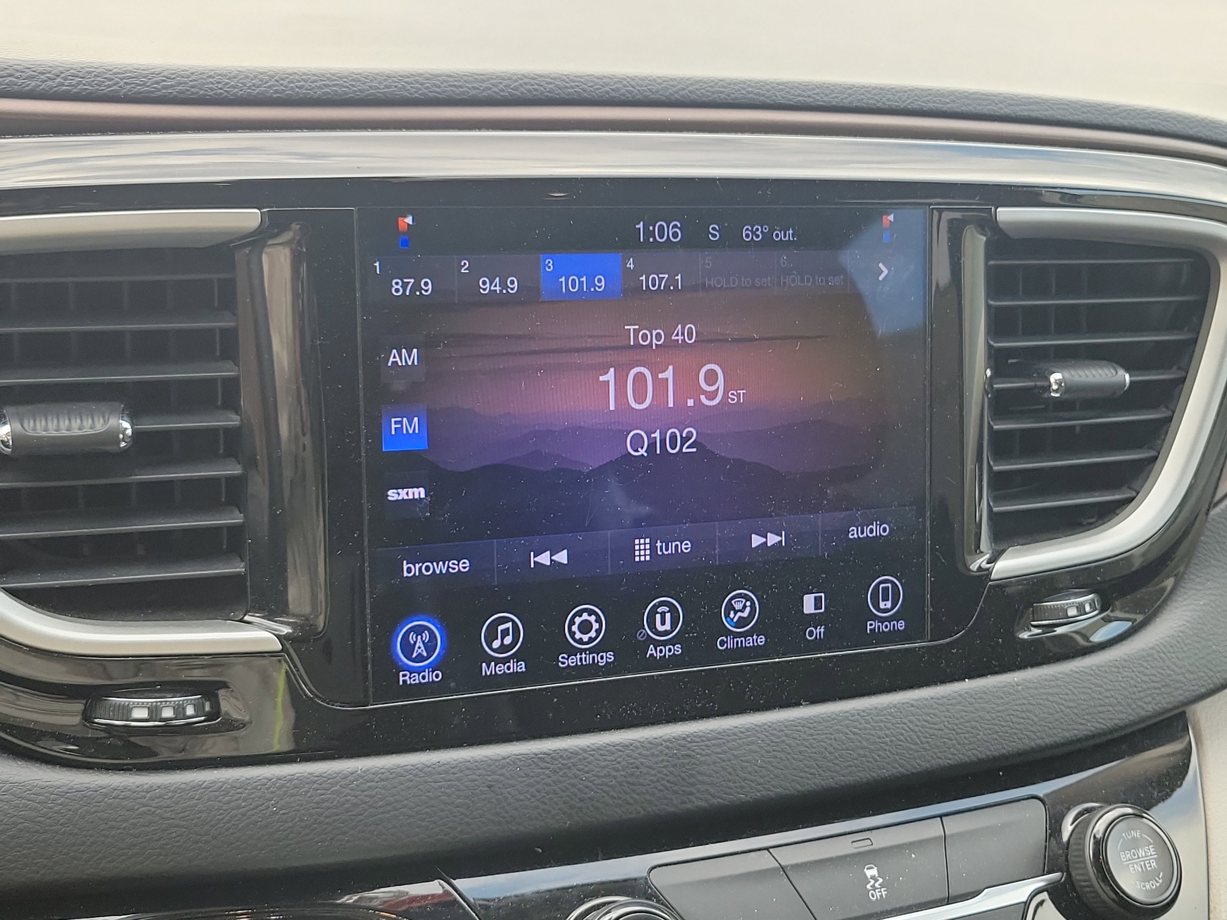 Used 2017 Chrysler Pacifica Touring image 15