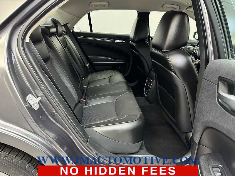 Used 2019 Chrysler 300 Limited image 17