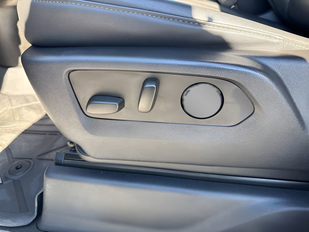 Used 2024 Chevrolet Silverado 2500 LTZ w/ LTZ Premium Package image 10