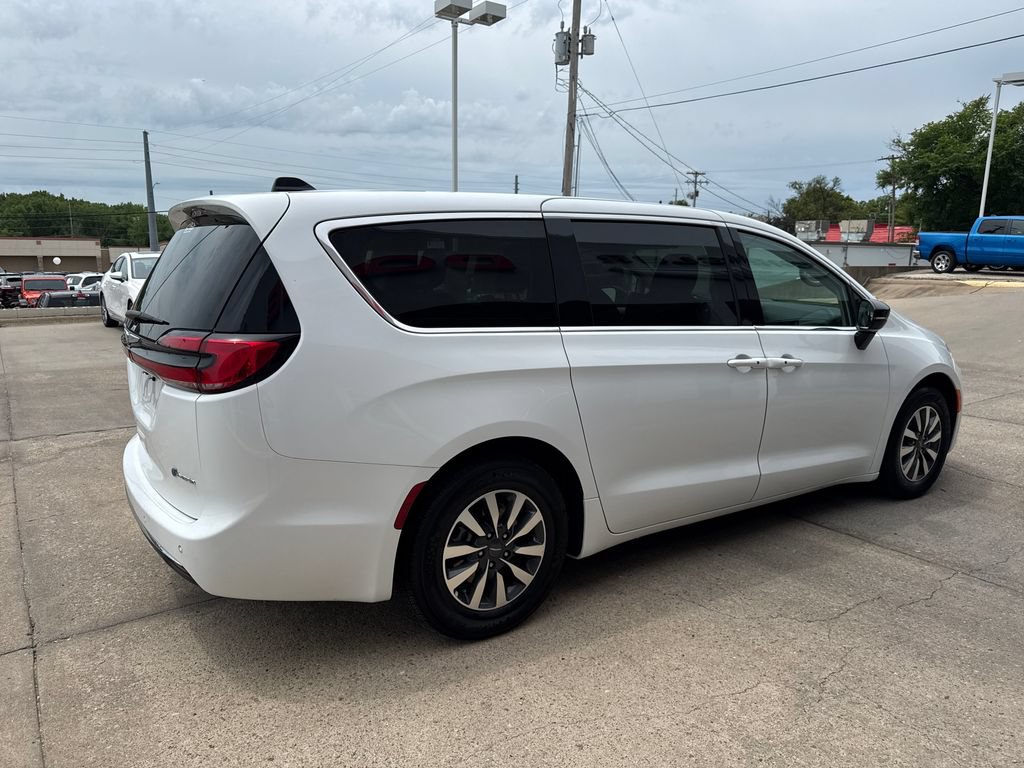 Used 2024 Chrysler Pacifica Limited FWD image 5